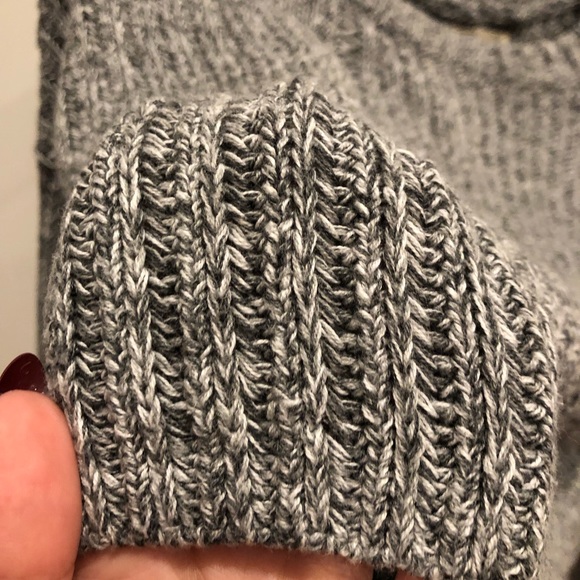 Hollister Knit Sweater - Picture 5 of 5